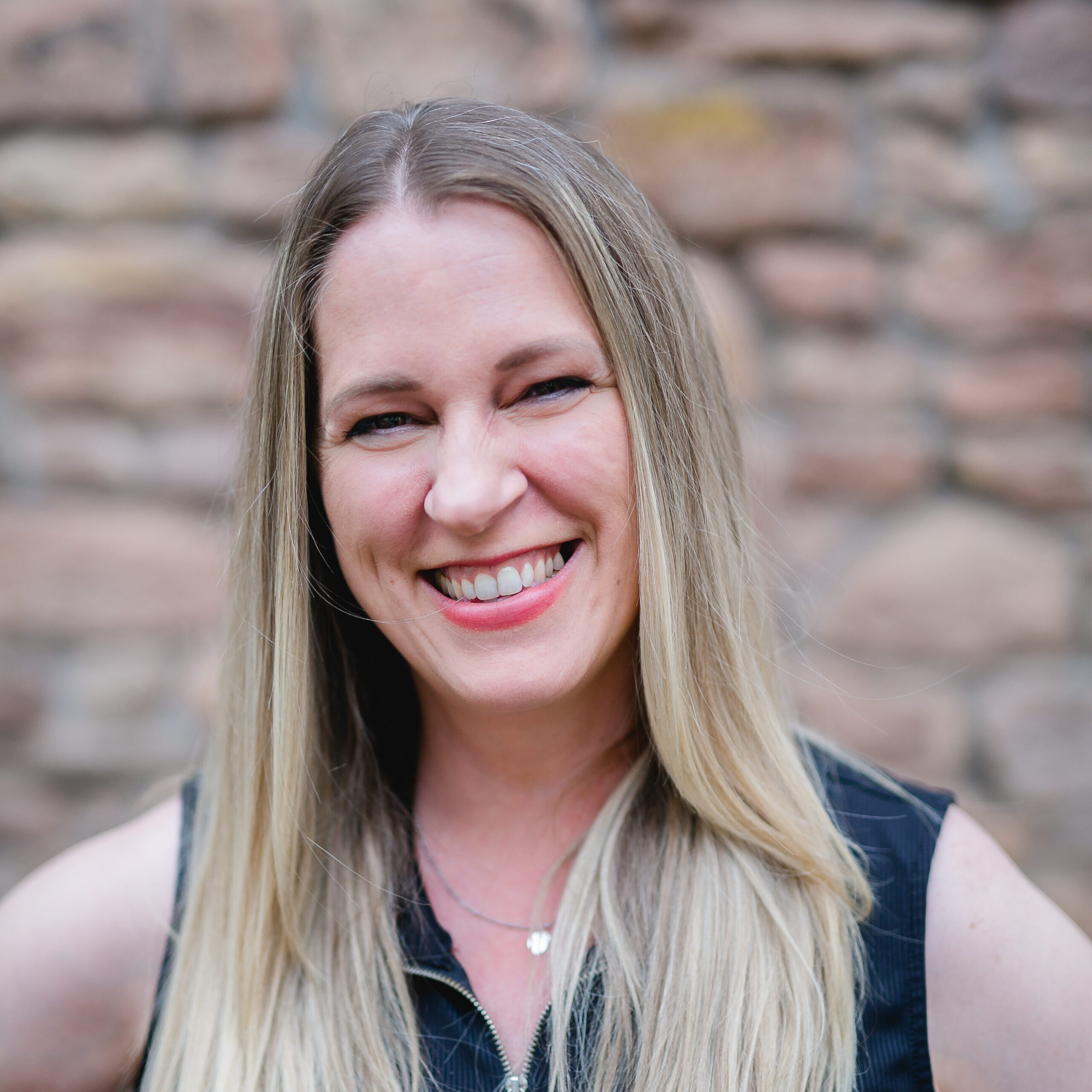 Laura, Ganzheitliche Gesundheitsberatung, Ayurveda, Meditation, Abhyanga Massage; HILDE Schmelz